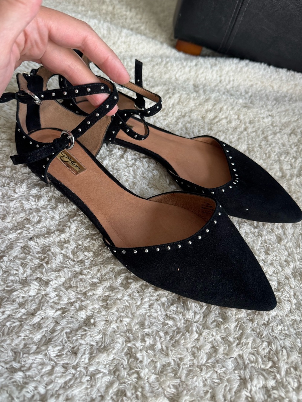 Halogen Bristal Cross Ankle Strap Pointy Toe Flat Sandals Zipper Back Studs 10